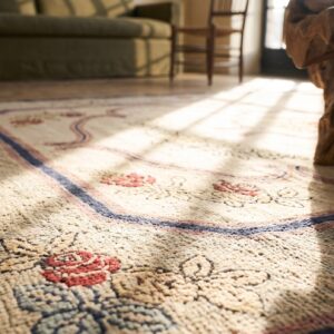 Hooked Hallway Runner 1930s Antique American Ivory Wool Rug (SKU 19925) - in-room detail