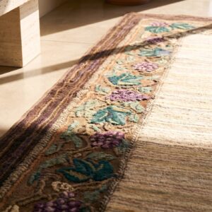 Hooked Antique Room Size 1920s American Ivory Wool Rug (SKU 21268) - in-room detail