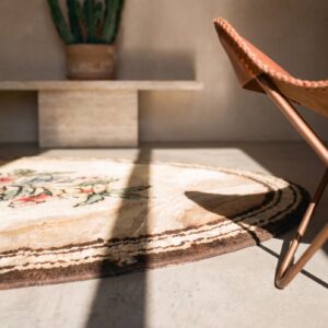 Ivory Cream Small Antique Floral Medallion American Hooked Oval Rug (SKU 17293) - in-room detail