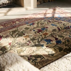 Antique Kashan - Silk Small Scatter Size Wool Ivory Rug (SKU 22670) - in-room detail