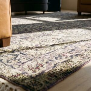 Antique Kashan Silk Small Square Ivory Rug (SKU 25818) - in-room detail