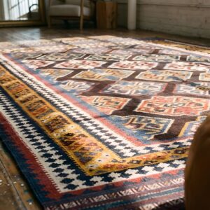 Antique Kilim - Ghashgaie Persian Flat Weave Rug (SKU 22024) - in-room detail