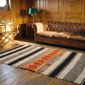 Antique Kilim - Moroccan Moroccan Knotted Rug (SKU 21591) - room view