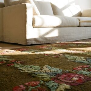Antique Large American Hooked - Loop Pile Rug (SKU 25653) - in-room detail
