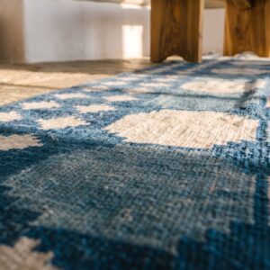 Large Geometric Mid Century Modern Design White and Blue Flatweave Dhurrie Rug (SKU 19966) - in-room detail