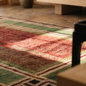 Multicolor 1920s Wool American Hooked Antique Small Scatter Size Rug (SKU 20492) - in-room detail