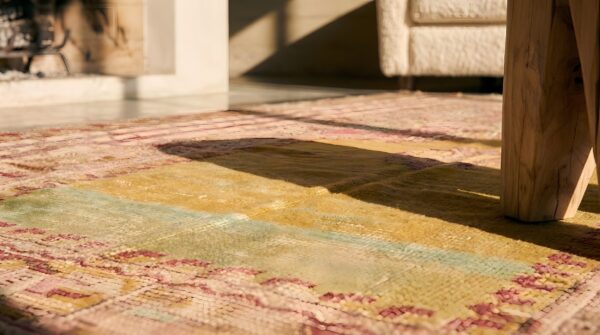 Antique oushak -ghoirdes turkish knotted rug 11 Antique oushak -ghoirdes turkish knotted rug (sku 22795) - in-room detail