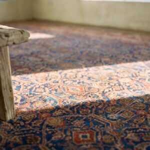 Antique Oversized Farahan Persian Knotted Rug (SKU 19951) - in-room detail