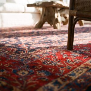 Antique Oversized Sarouk Persian Geometric Knotted Rug (SKU 24515) - in-room detail