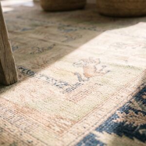 Antique Panderma Kayseri Turkish Knotted Rug (SKU 18166) - in-room detail