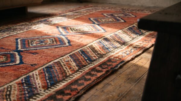 Antique persian kurdish rug, hand-knotted wool 8 Antique persian kurdish rug, hand-knotted wool (sku 18745) - in-room detail