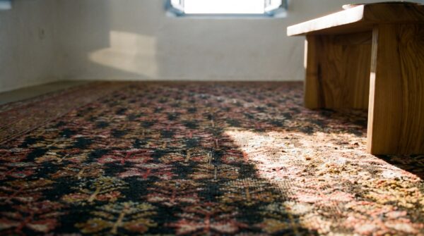 Antique persian kurdish carpet 5'×10'6" hand-knotted wool, early 20th century 8 Antique persian kurdish carpet 5'×10'6" hand-knotted wool, early 20th century (sku 18974) - in-room detail