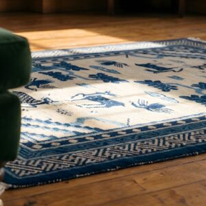 Antique Rectangle Chinese 1900s - Peking Small Scatter Size Wool Ivory Knotted Rug (SKU 22773) - in-room detail