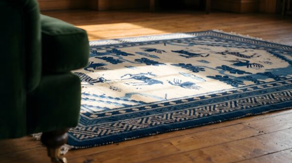 Antique rectangle chinese 1900s - peking small scatter size wool ivory knotted rug 8 Antique rectangle chinese 1900s - peking small scatter size wool ivory knotted rug (sku 22773) - in-room detail