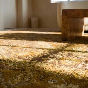 Antique Room Size Persian Sultanabad Hand Knotted Medallion Rug (SKU 24785) - in-room detail