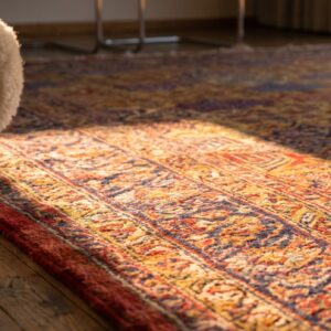Antique Sarouk Large Room Size Wool Multicolor Rug (SKU 20424) - in-room detail