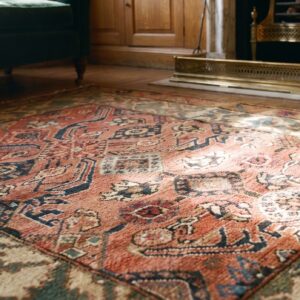 Antique Serab Square Small Scatter Size Wool Coral Rug (SKU 20167) - in-room detail
