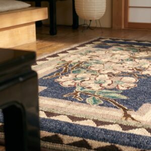 Small Scatter Size American Hooked Antique Wool 1920s Rug (SKU 18375) - in-room detail