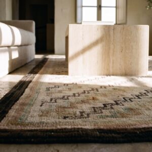 Wool Small Scatter Size American Hooked Antique Ivory 1925 Rug (SKU 20463) - in-room detail
