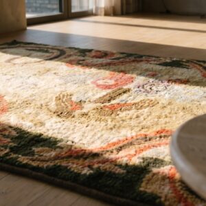 Small Scatter Size Bird Design Antique Ivory Cream Light Color American Hooked Rug (SKU 19137) - in-room detail