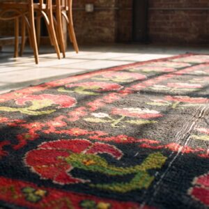 Antique Spanish - Cuenca Carpet Spanish Knotted Rug (SKU 17171) - in-room detail