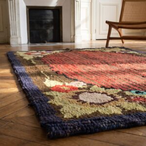 Square Wool Antique American Hooked Small Scatter Size 1935 Rug (SKU 17634) - in-room detail