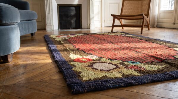 Square wool antique american hooked small scatter size 1935 rug (sku 17634) - in-room detail