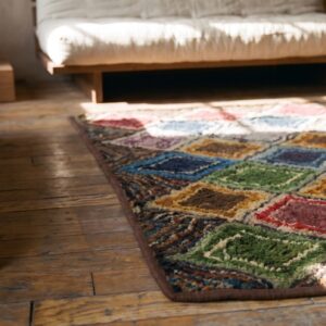 Square American Multicolor Hooked 1930s Wool Antique Rug (SKU 20538) - in-room detail