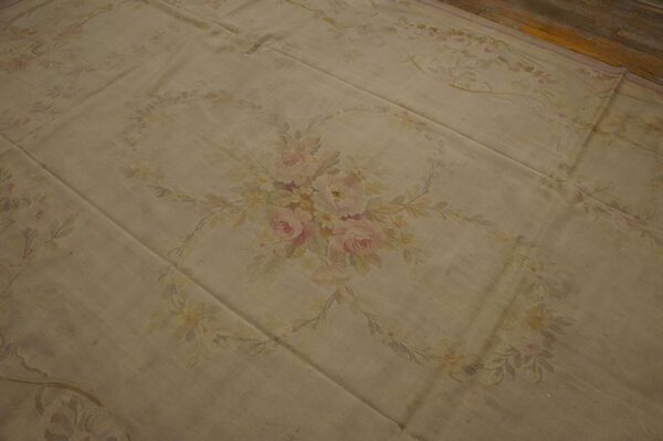 1930s beige floral bouquet antique aubusson french rug 8' x 11'5" flatweave wool carpet 4 1930s beige floral bouquet antique aubusson french rug 8' x 11'5" flatweave wool carpet - detail view 3