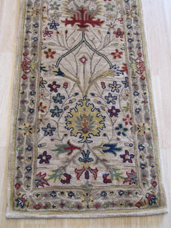 Hand tufted wool ivory traditional oriental morris runner 2. 6 x 10, detail view 3