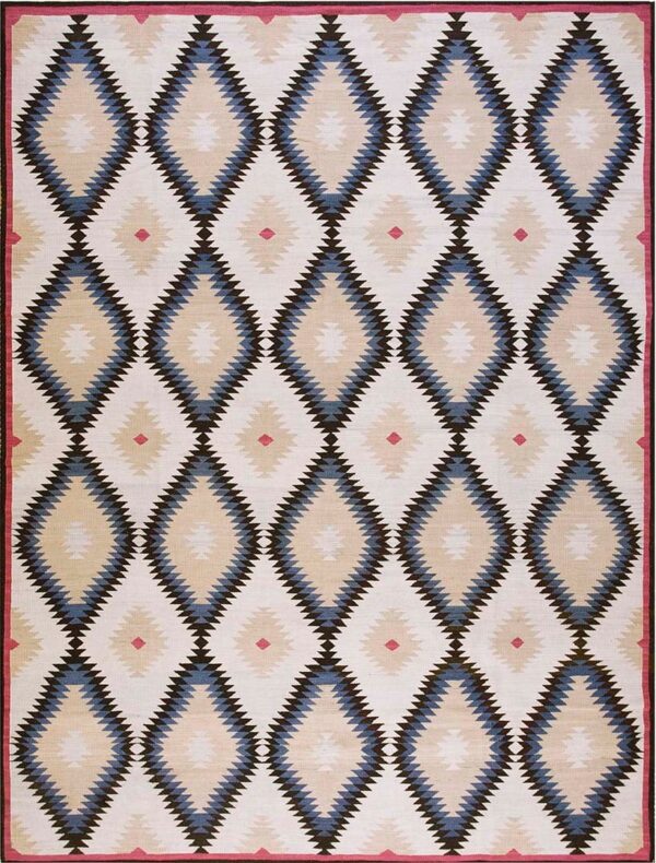 Contemporary american hooked rug, design 10024c