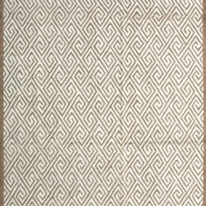 Contemporary American hooked rug, design 1034L