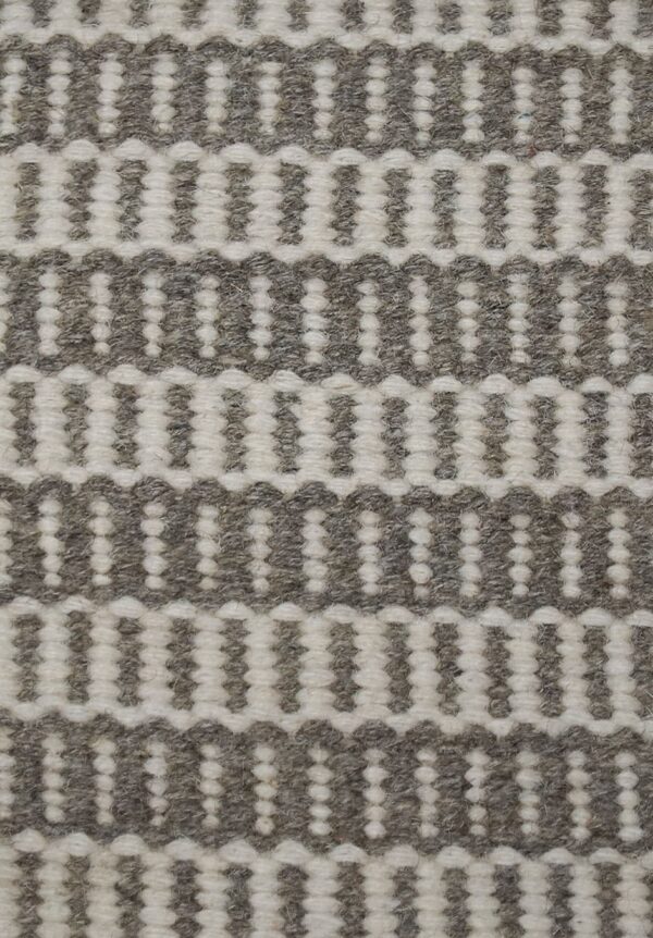 Contemporary ingrain rug, design 16037 1 Contemporary american hooked rug, design 16037
