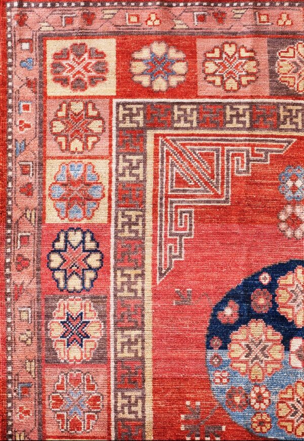 Contemporary khotan design rug, design 19001 1 Contemporary american hooked rug, design 19001