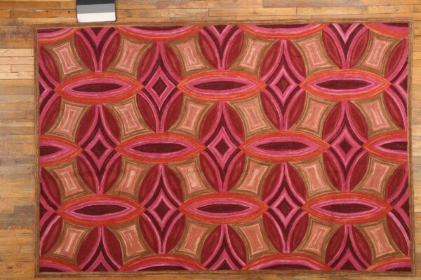 Contemporary dos erres rug 30-3796 1 Contemporary american hooked rug, design 30-3796
