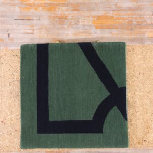 Contemporary American hooked rug, design 6149A