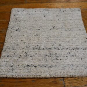 Contemporary American hooked rug, design 6200D