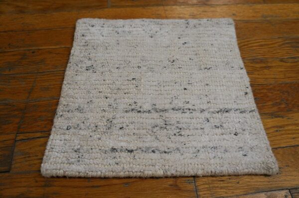 Contemporary wool pile rug, design 6200d 1 Contemporary american hooked rug, design 6200d