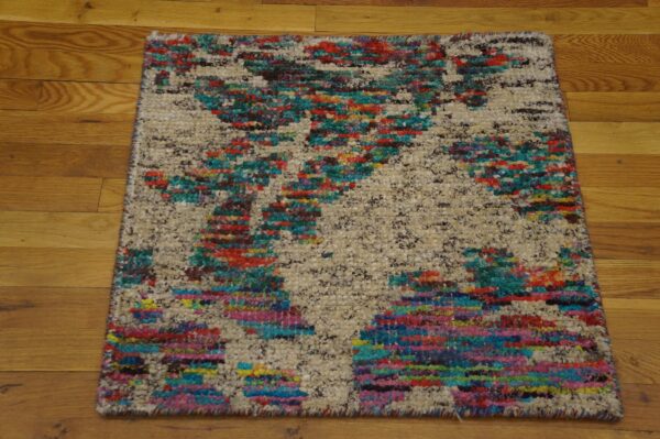 Contemporary wool pile rug, design 6211 1 Contemporary american hooked rug, design 6211