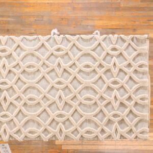Contemporary American hooked rug, design 9058
