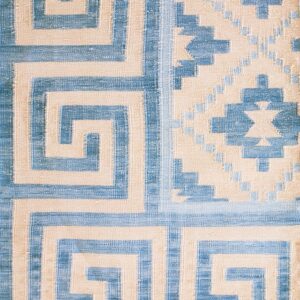Contemporary American hooked rug, design D8104