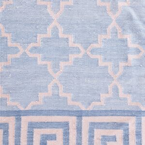 Contemporary American hooked rug, design D8108