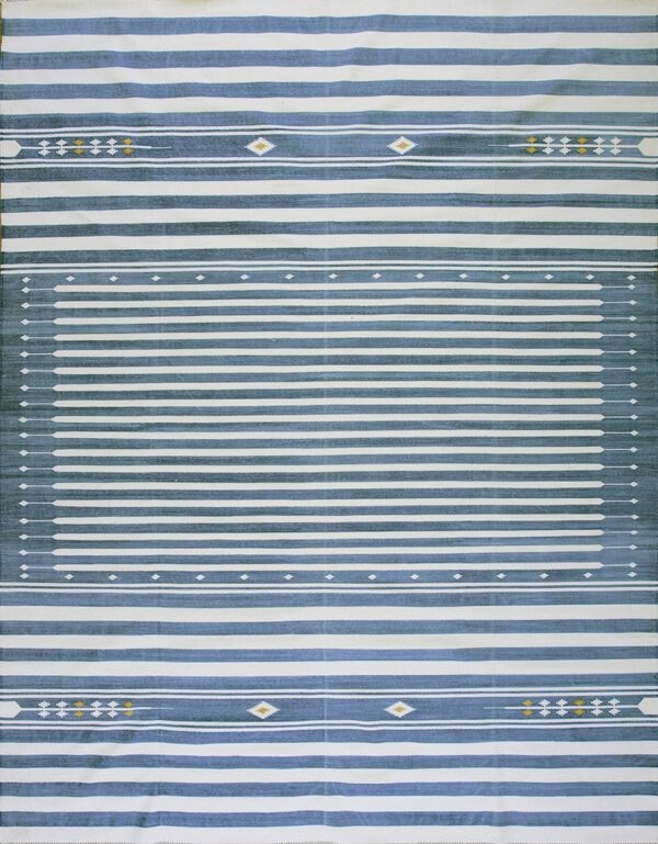 Contemporary american hooked rug, design d8121e