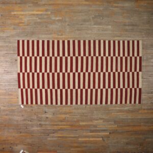 Contemporary American hooked rug, design F7207