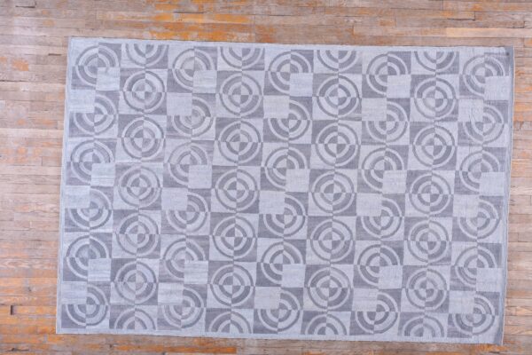 Contemporary american hooked rug, design i1203c