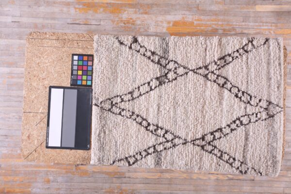 Contemporary moroccan style rug, design m5003b 1 Contemporary american hooked rug, design m5003b