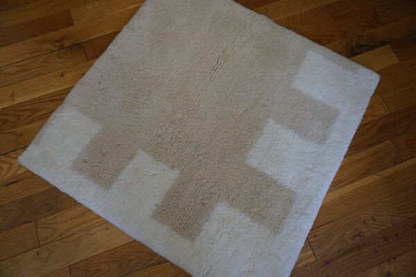 Contemporary moroccan style rug, design m5005c2 1 Contemporary american hooked rug, design m5005c2