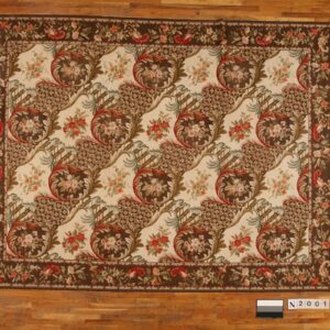 Contemporary American hooked rug, design N2001B