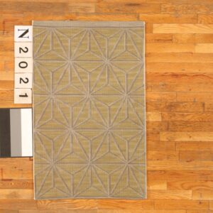 Contemporary American hooked rug, design N2021