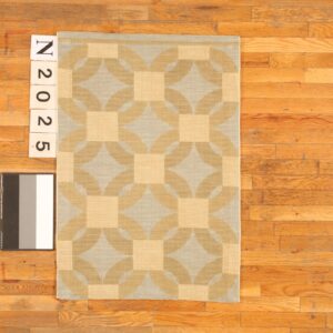 Contemporary American hooked rug, design N2025